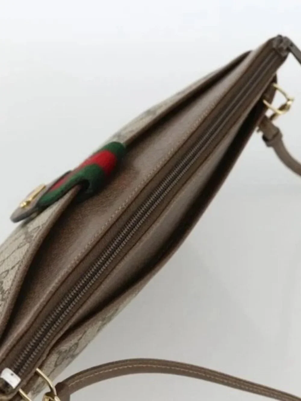 Gucci brand	gucci color	beige